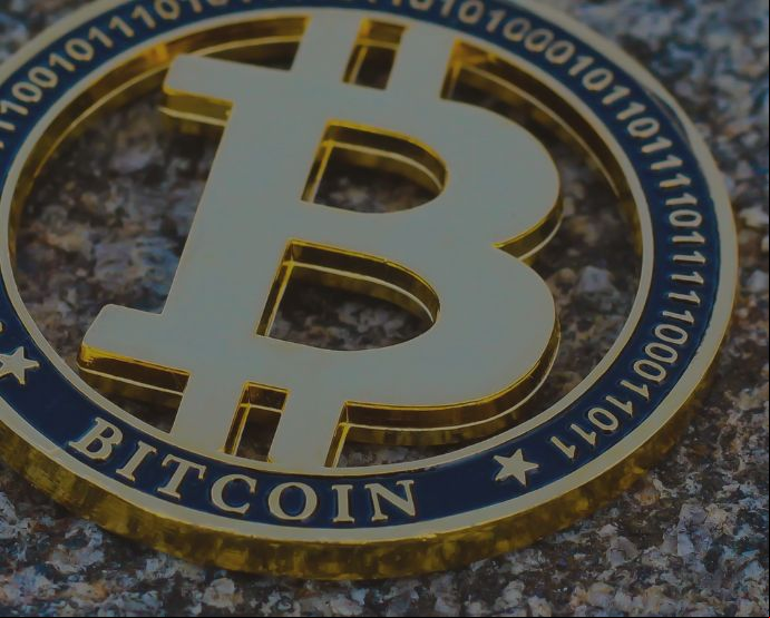 El principal desafío de las fintech en El Salvador es la falta de regulación / Canva. 