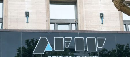 Según las autoridades, la medida le permitirá ahorrar 6.400 millones de pesos anuales al Estado. / Foto: Presidencia de la Nación.